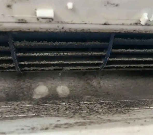 富阳空调吹的风有股烧焦味是怎么回事